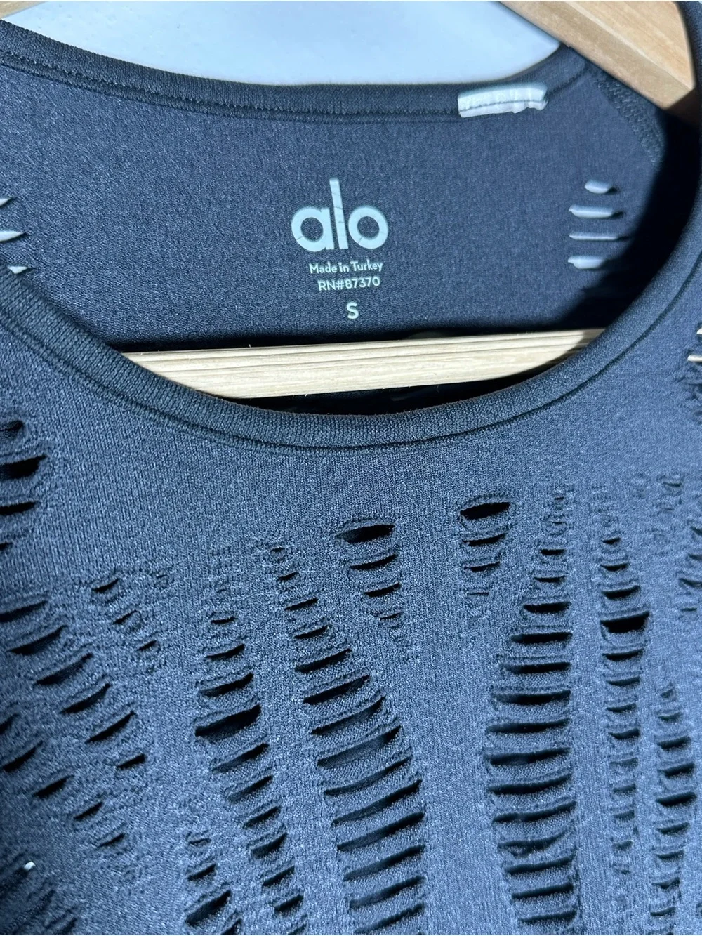 ALO Yoga Vixen Fitted Long-Sleeve Athletic Top Small